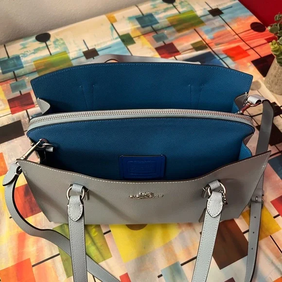 š©µšš©µNWT Two Tone Blue Coach Carryall š©µšš©µ - Picture 2 of 13